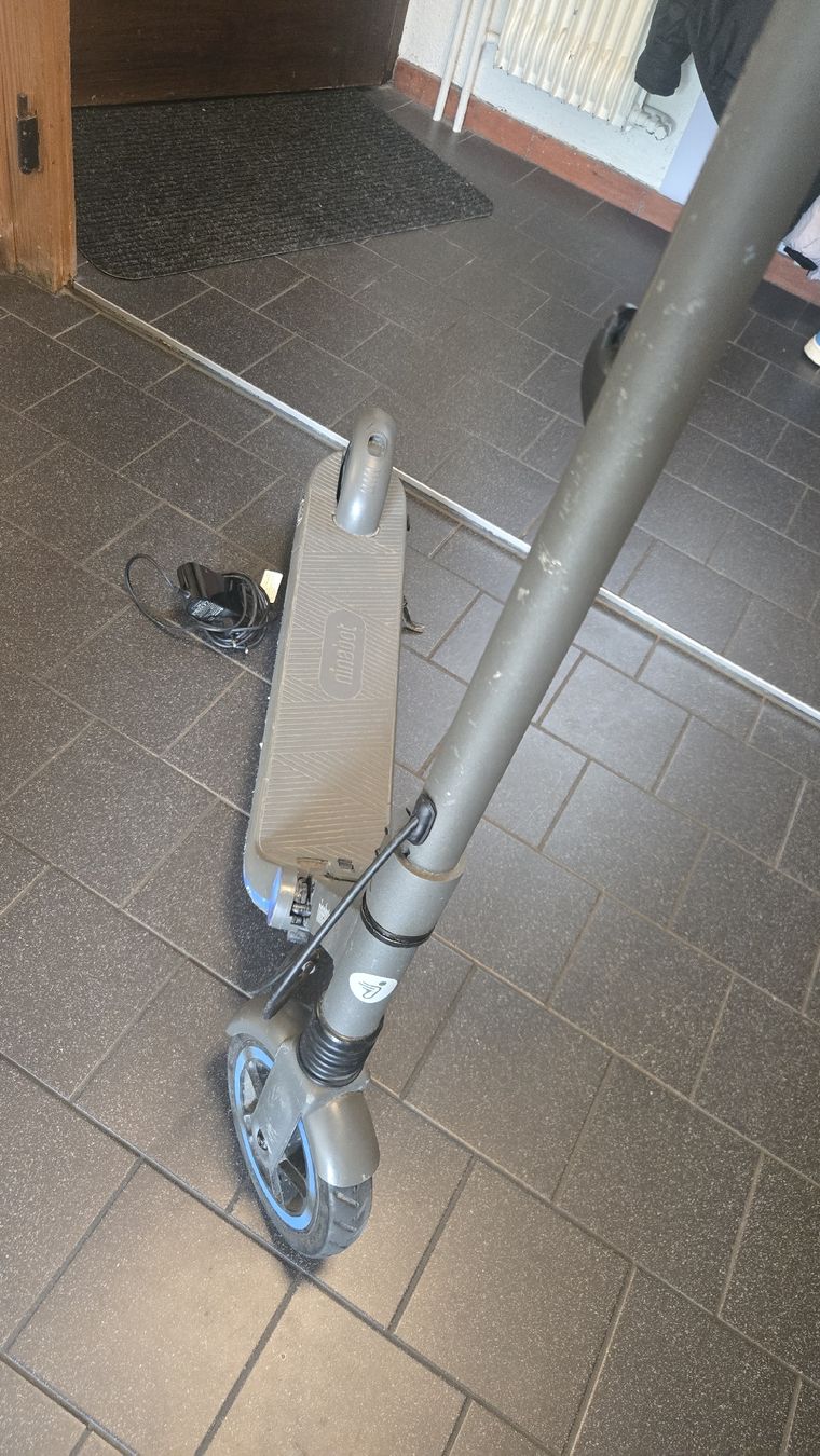 Segway Kickboard: Ninebot E8 Kids Elektro Kickboard – D'occasion à Zürich par Deesay 5