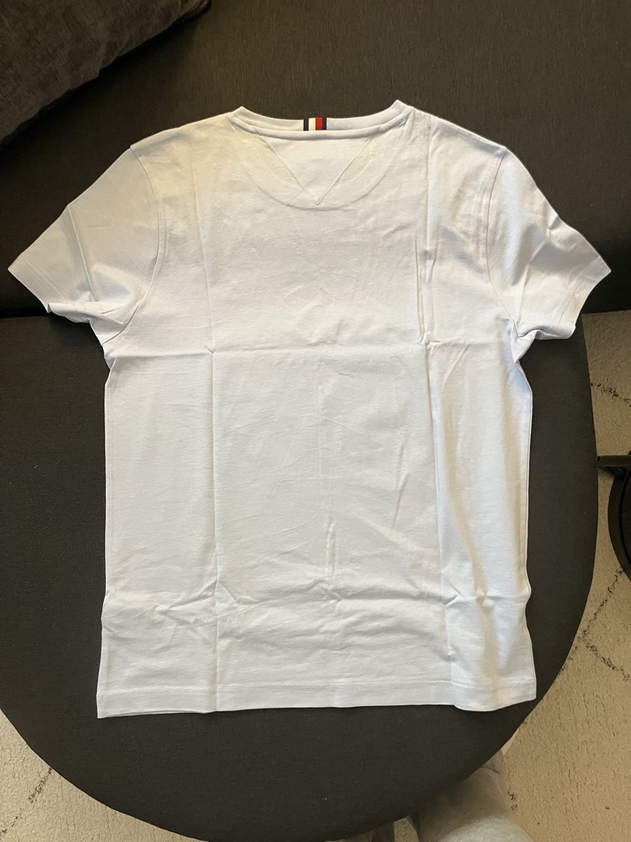 Tommy Hilfiger T-shirt: Tommy Hilfiger T-Shirt – Nuovo (secondo la descrizione) da Baden venduto da Car_lio09 4