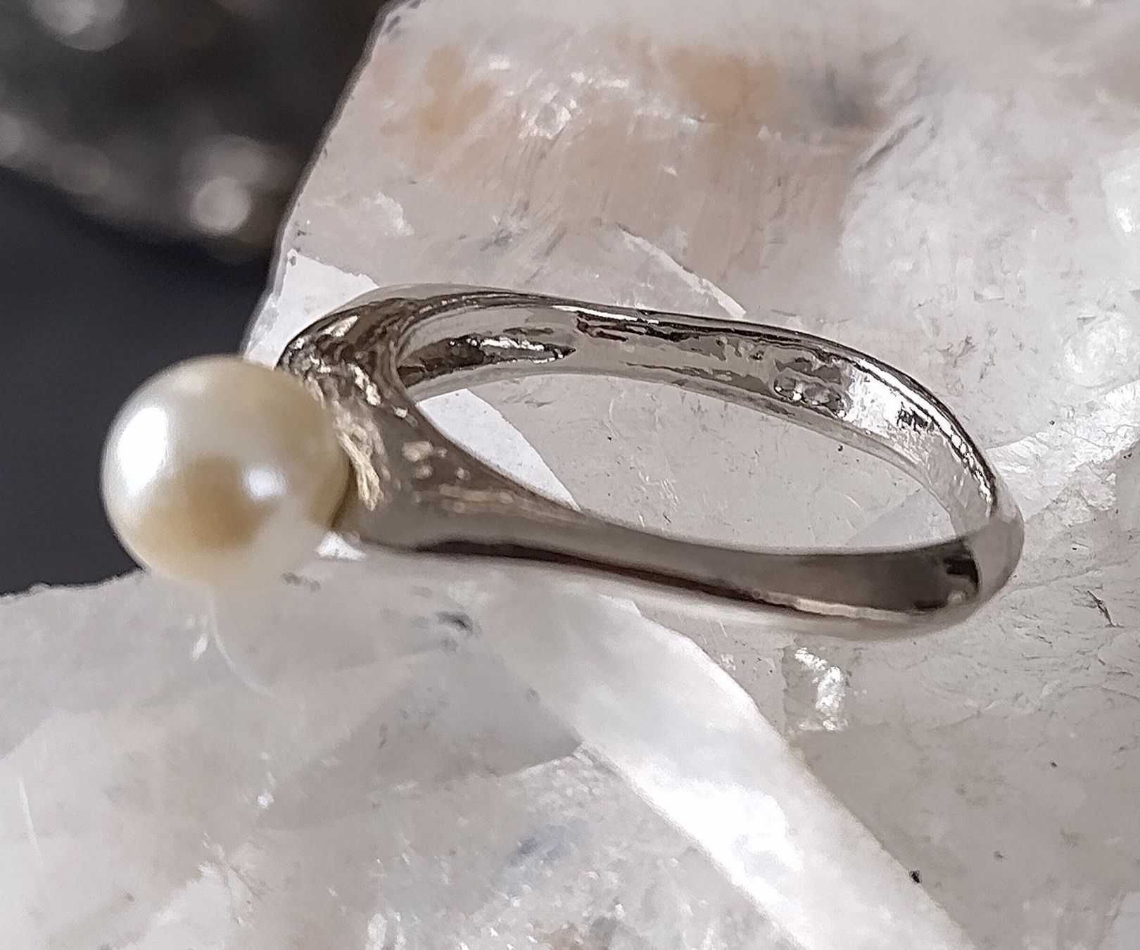Anelli: MODERNER RING SILBER 925 MIT PERLE GR. 47 – Usato da Romanshorn venduto da BoutiqueA 1