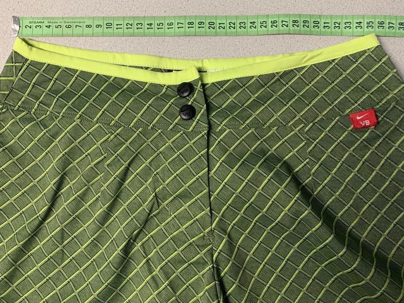 Nike Pantaloni: Nike Shorts, Gr. S, neuwertig – Usato da Biel-Benken BL venduto da PANORMUS 1