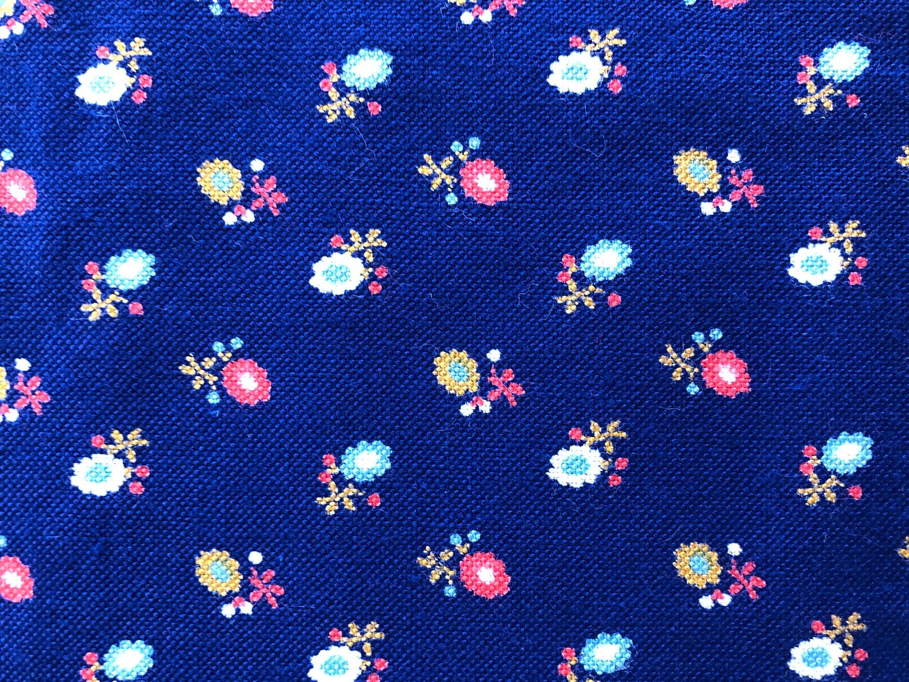 Tessuti: Stoff blau mit Blümchen, ziemlicher Retro-Stil – Nuovo (secondo la descrizione) da Balzers venduto da Bastlerherz 2