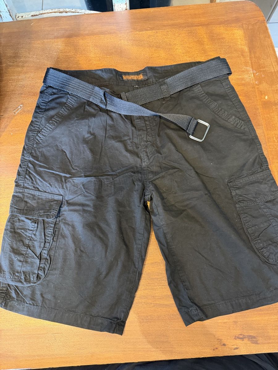 Lotti di vestiti: Lot de shorts – Usato da fey venduto da Caductilometre 1