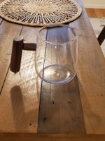 Teekanne aus Glas mit Walnussgriff