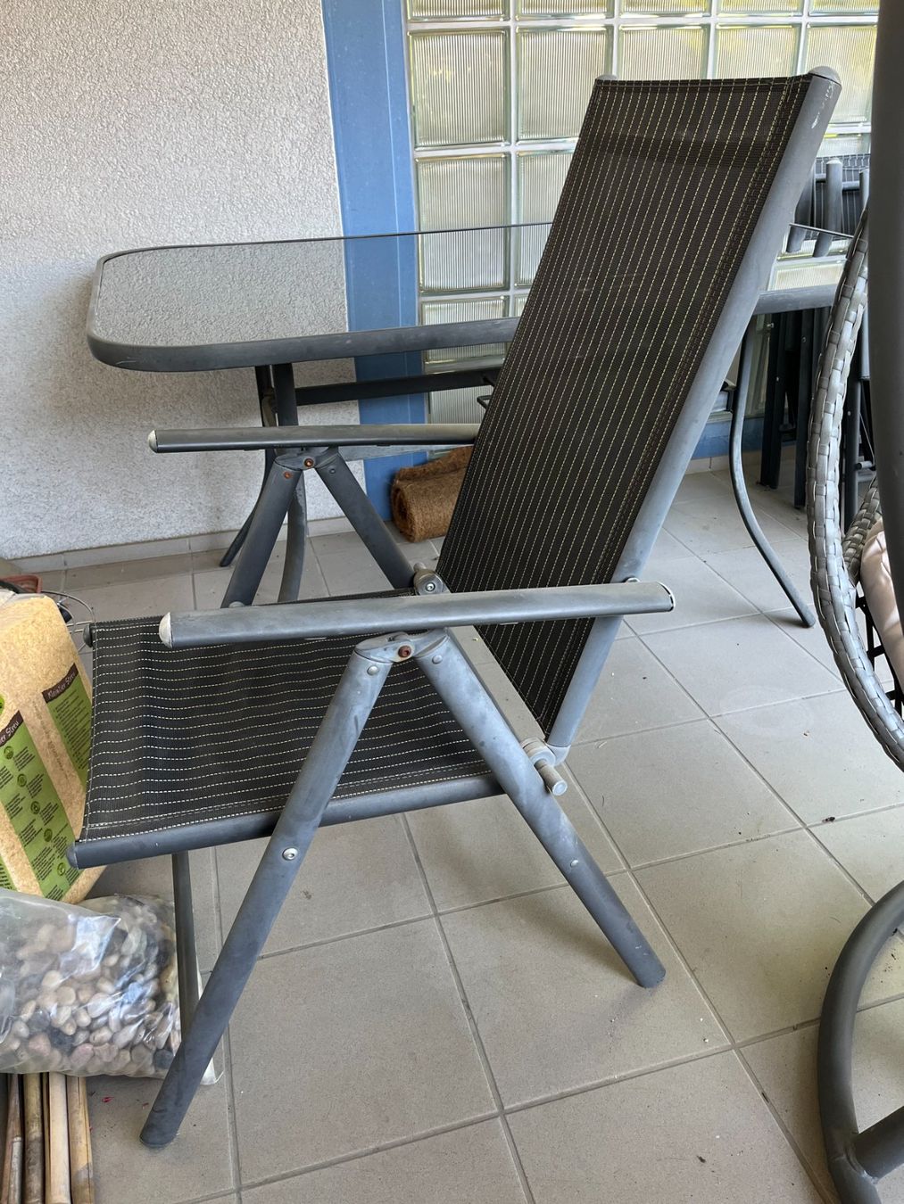 Set di tavolo e panche: Gartentisch mit 4 Gartenstuhlen – Usato da Binningen venduto da Priuts 4
