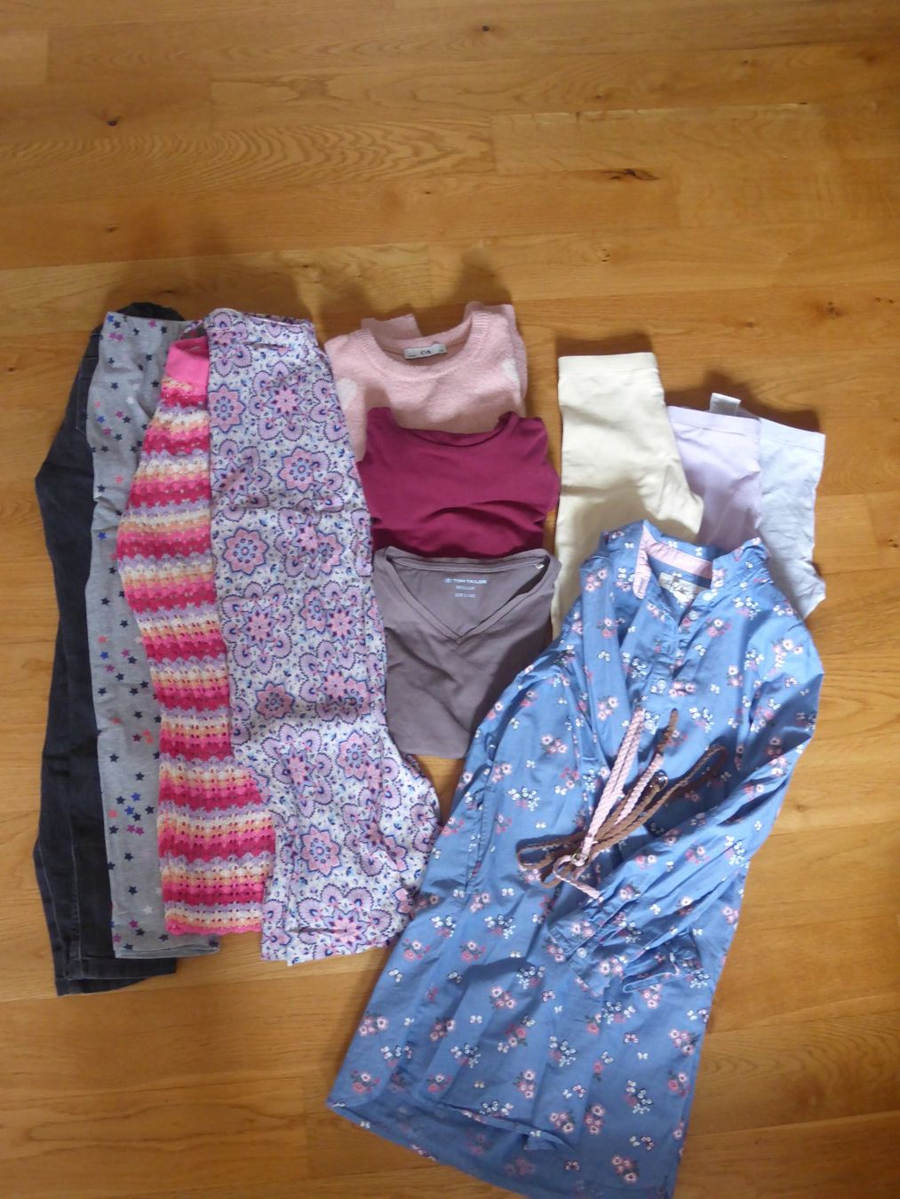 Lotti & Set di vestiti: Kleiderset 134 – Usato da Kefikon TG venduto da Posaune1983