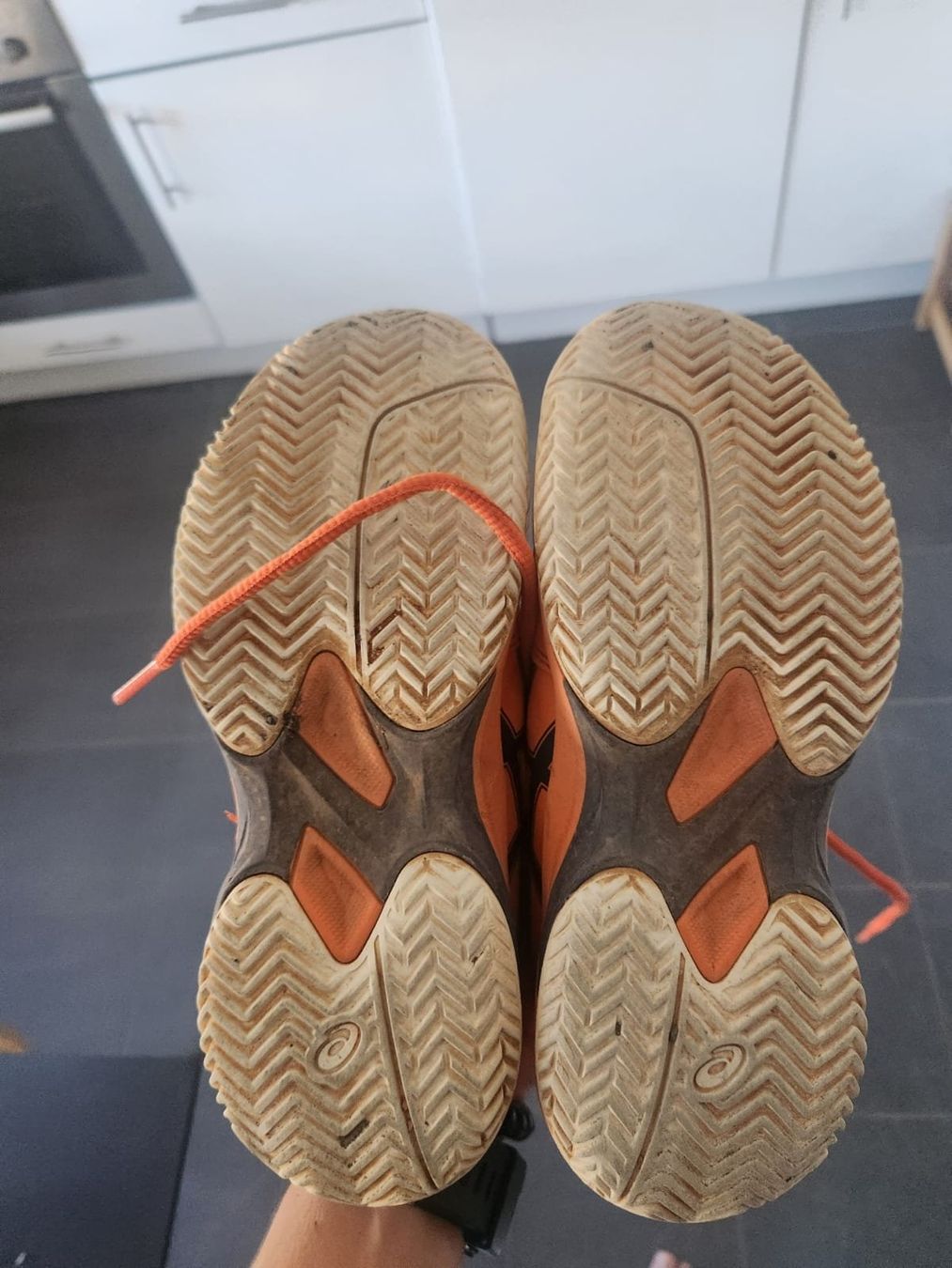 Asics Chaussures garçon: Chaussure de sport - Asics - orange - taille 33 – D'occasion à Genève par Jul_79y7
