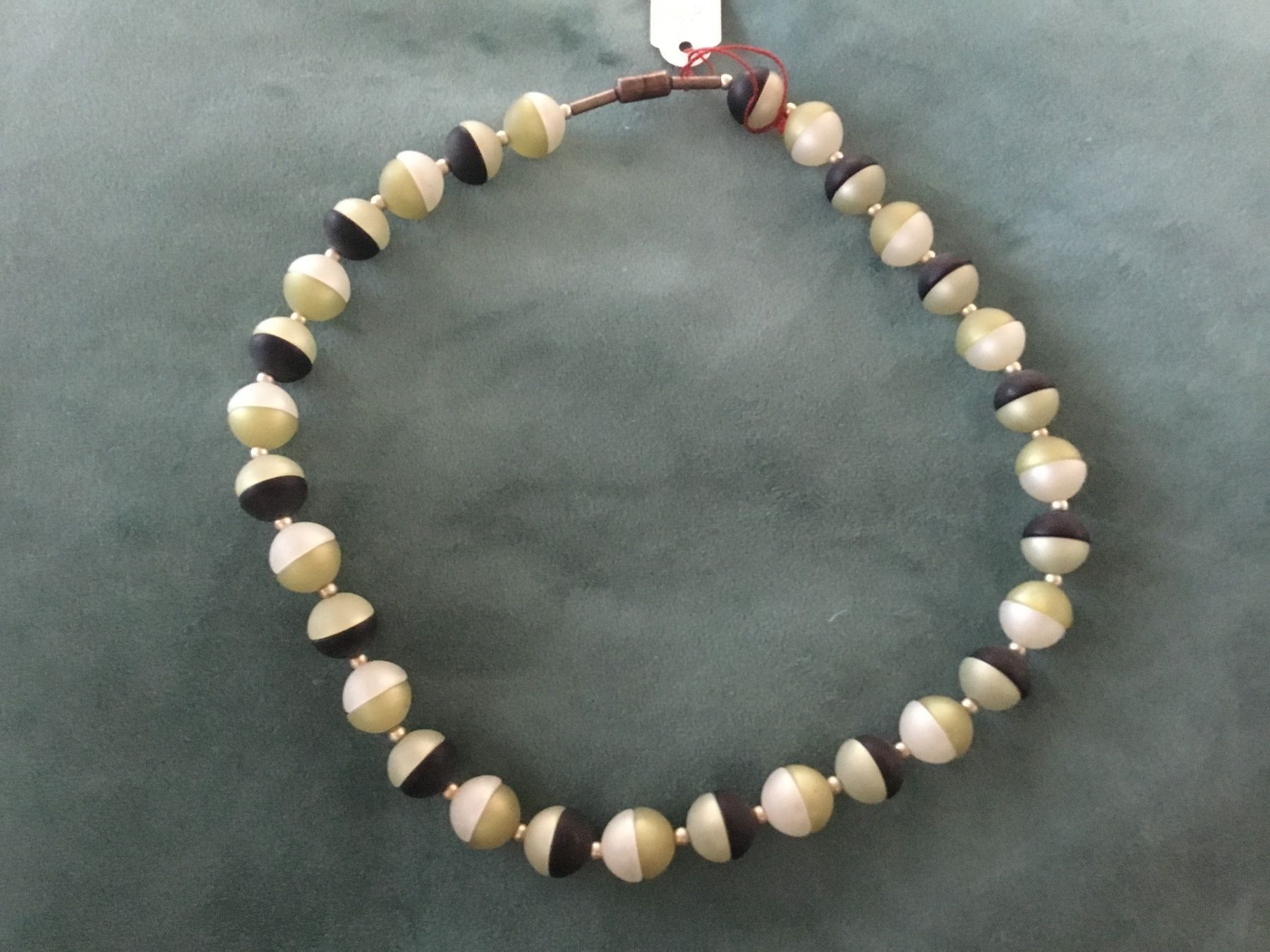 Catenine: Collier tour de cou perles plexi – Nuovo (secondo la descrizione) da Le Landeron venduto da nic_8hd5