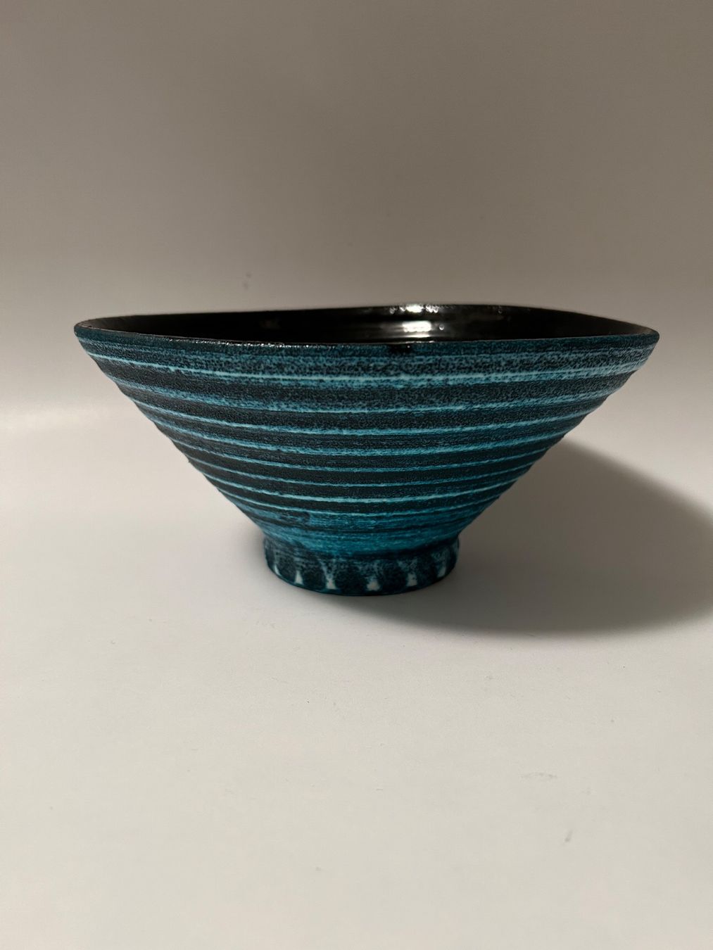 Schalen: Keramik Schale von Accolay ca.1960 Designklassiker – Gebraucht aus rotkreuz von baudisch 1