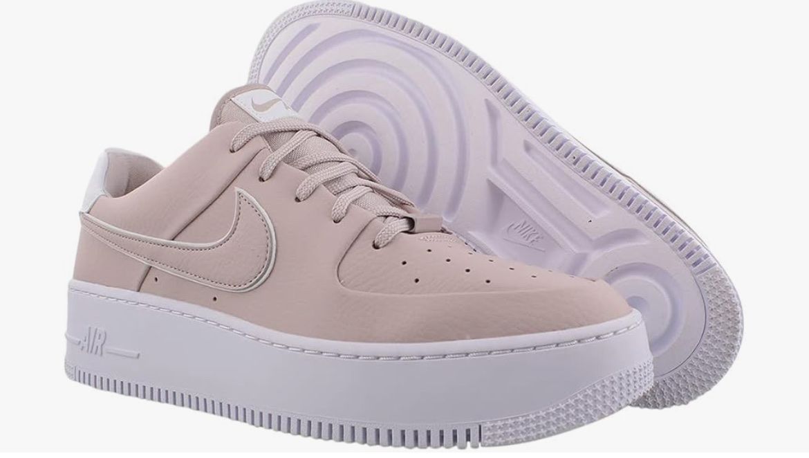 Nike Chaussures femmes: Nike Sneaker – D'occasion à Geroldswil par beam_06 4