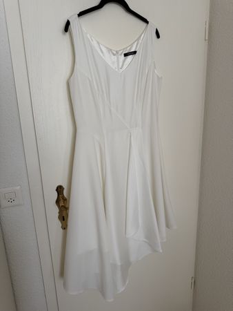 Kleid Grösse 42 NEU