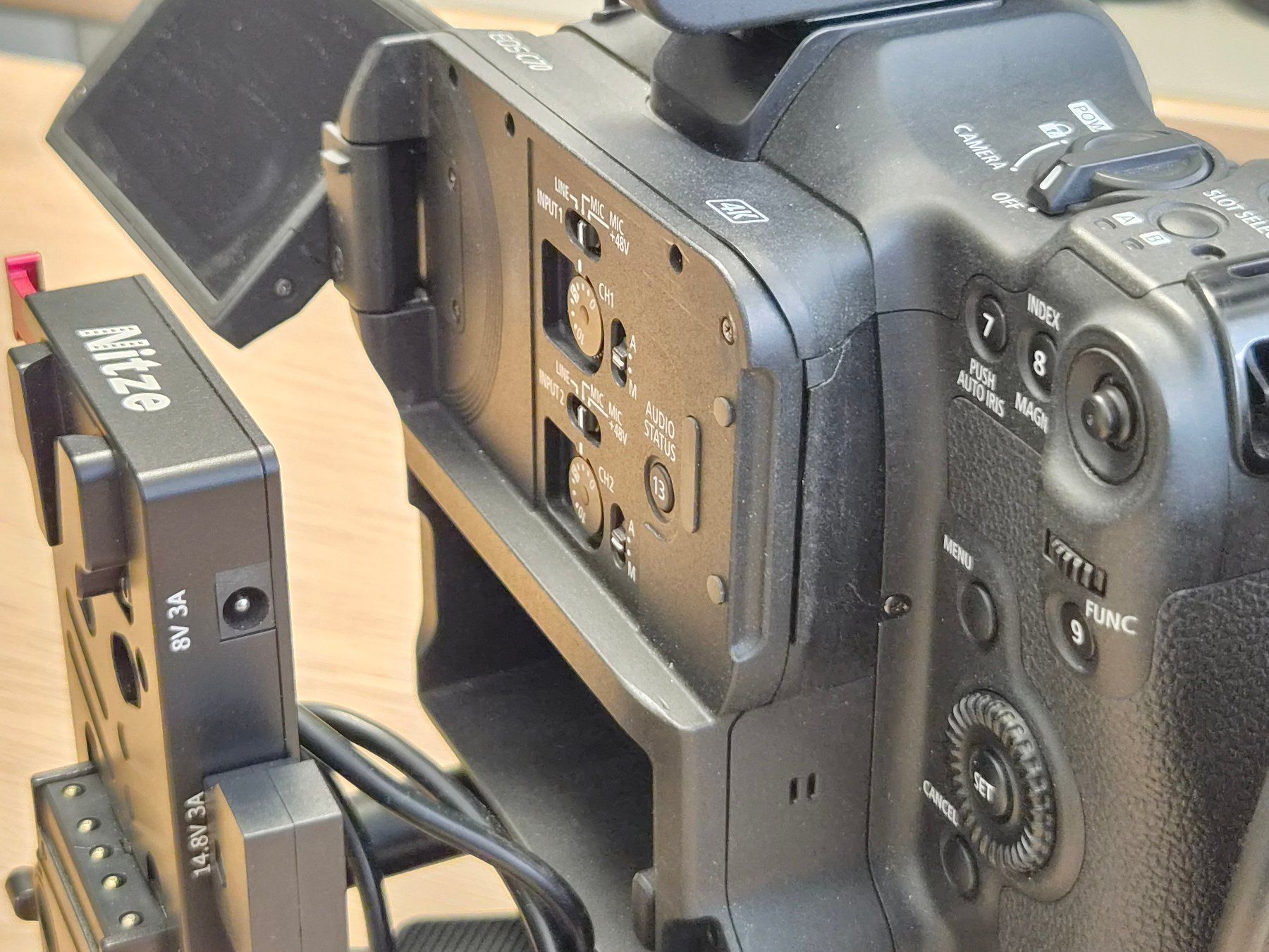 Canon Videocamere: Canon EOS C70 Cinema Kamera | mit V-Mount Rig – Usato da Wallisellen venduto da Blackstone0820 7