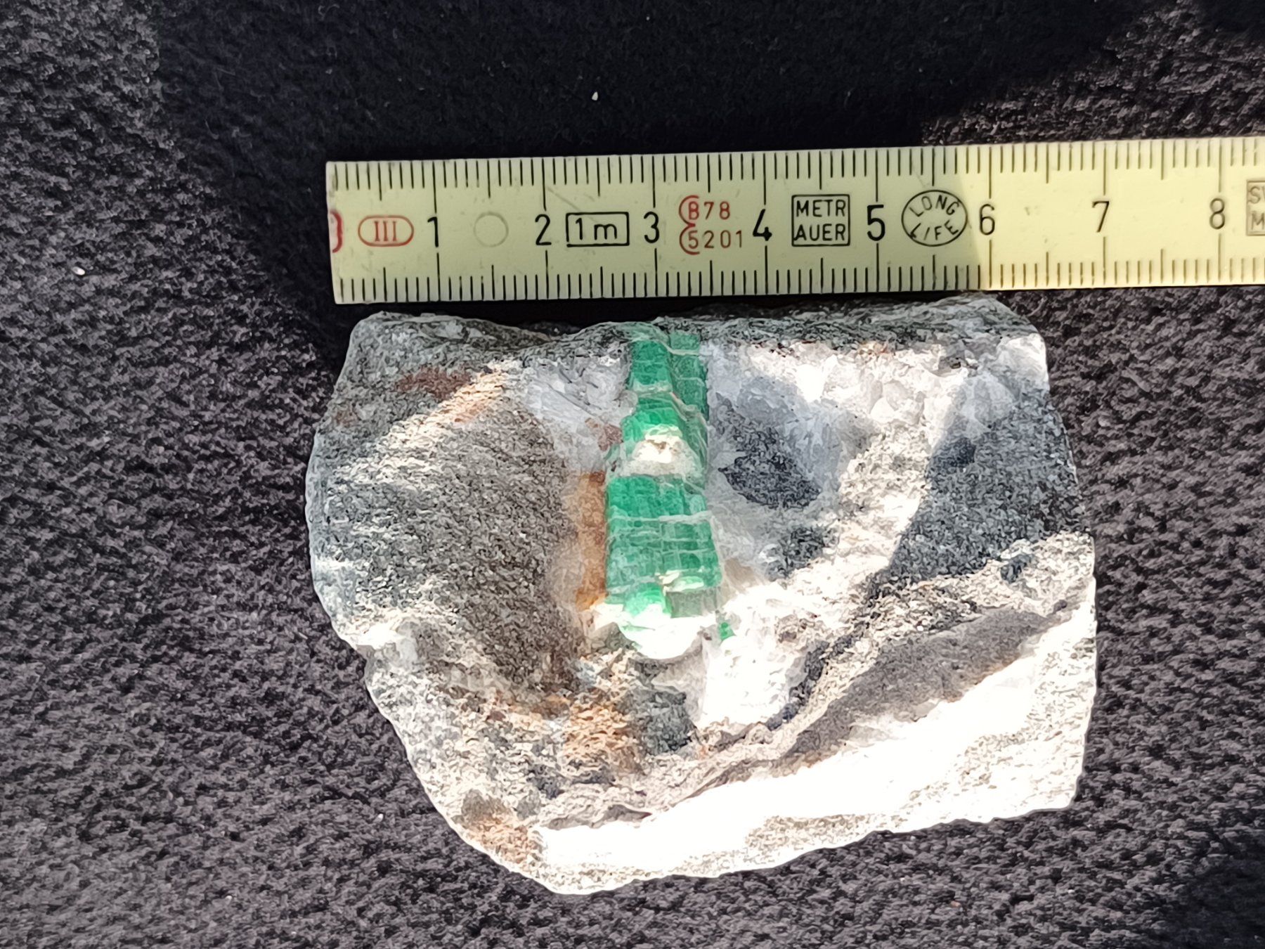 Minerali & Pietre curative: Smaragd Rohstein 7x5x4cm Stufe Emerald raw – Usato da Winterthur venduto da sekkohsam 7