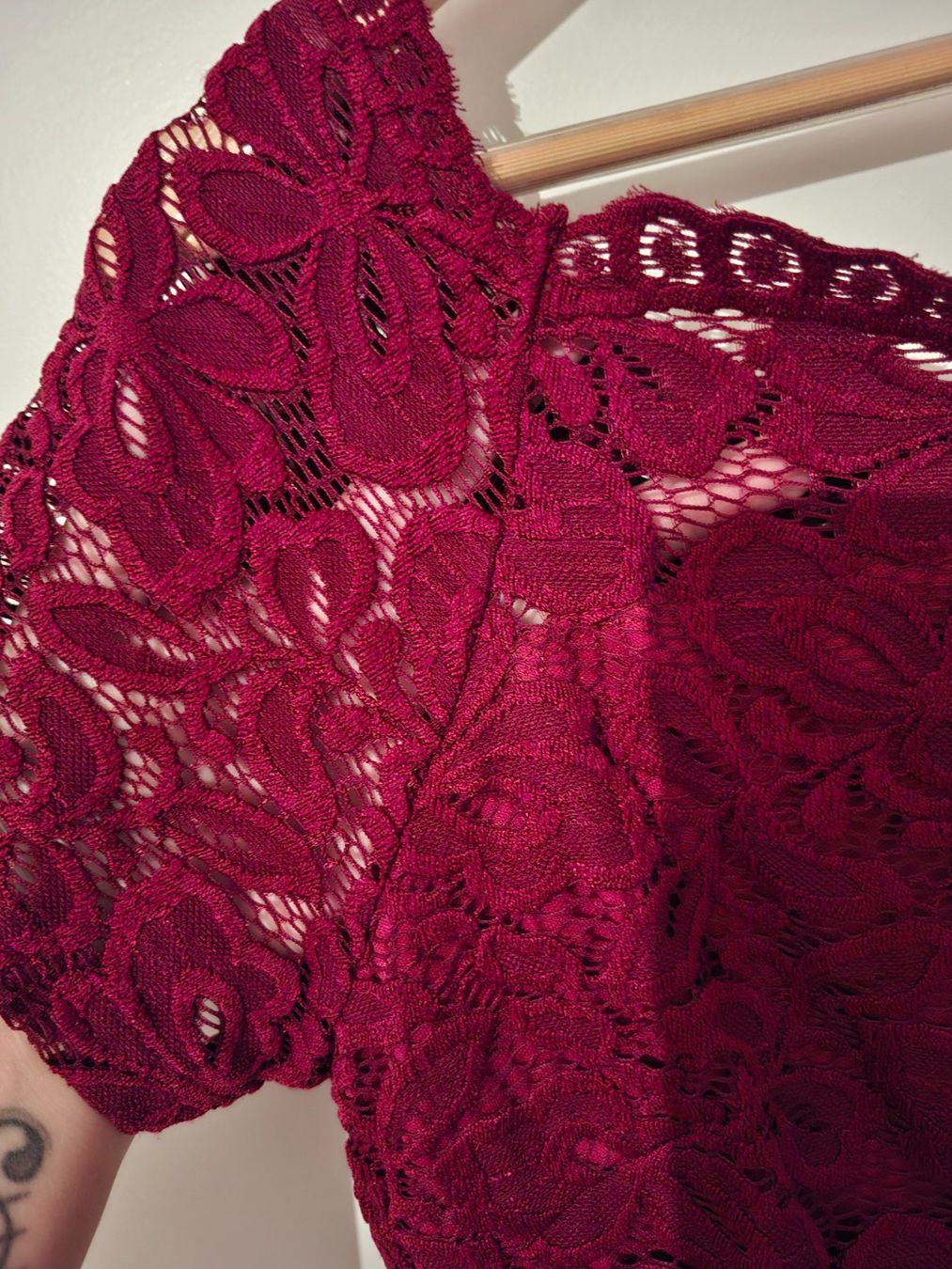 Vestiti: Damen Kleid bordeaux mit Spitze – Usato da Jeuss venduto da cat_tyh2 1