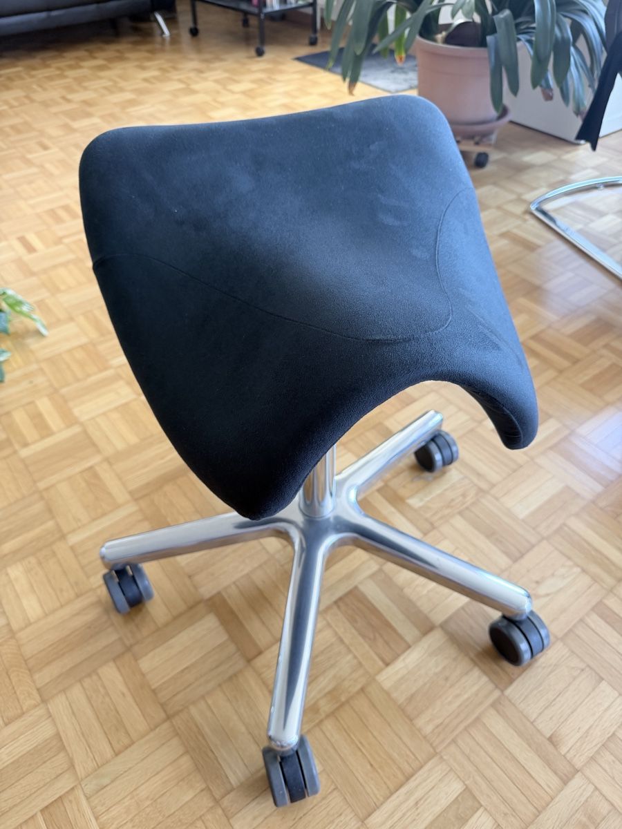 Hocker: Sitzhocker / Sattelhocker von Swippo – Gebraucht aus Männedorf von Astramon