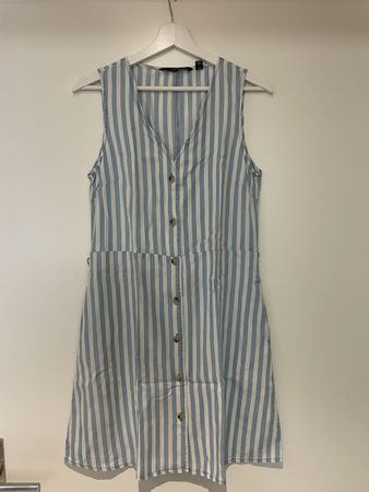 Sommerliches Kleid mit Streifen