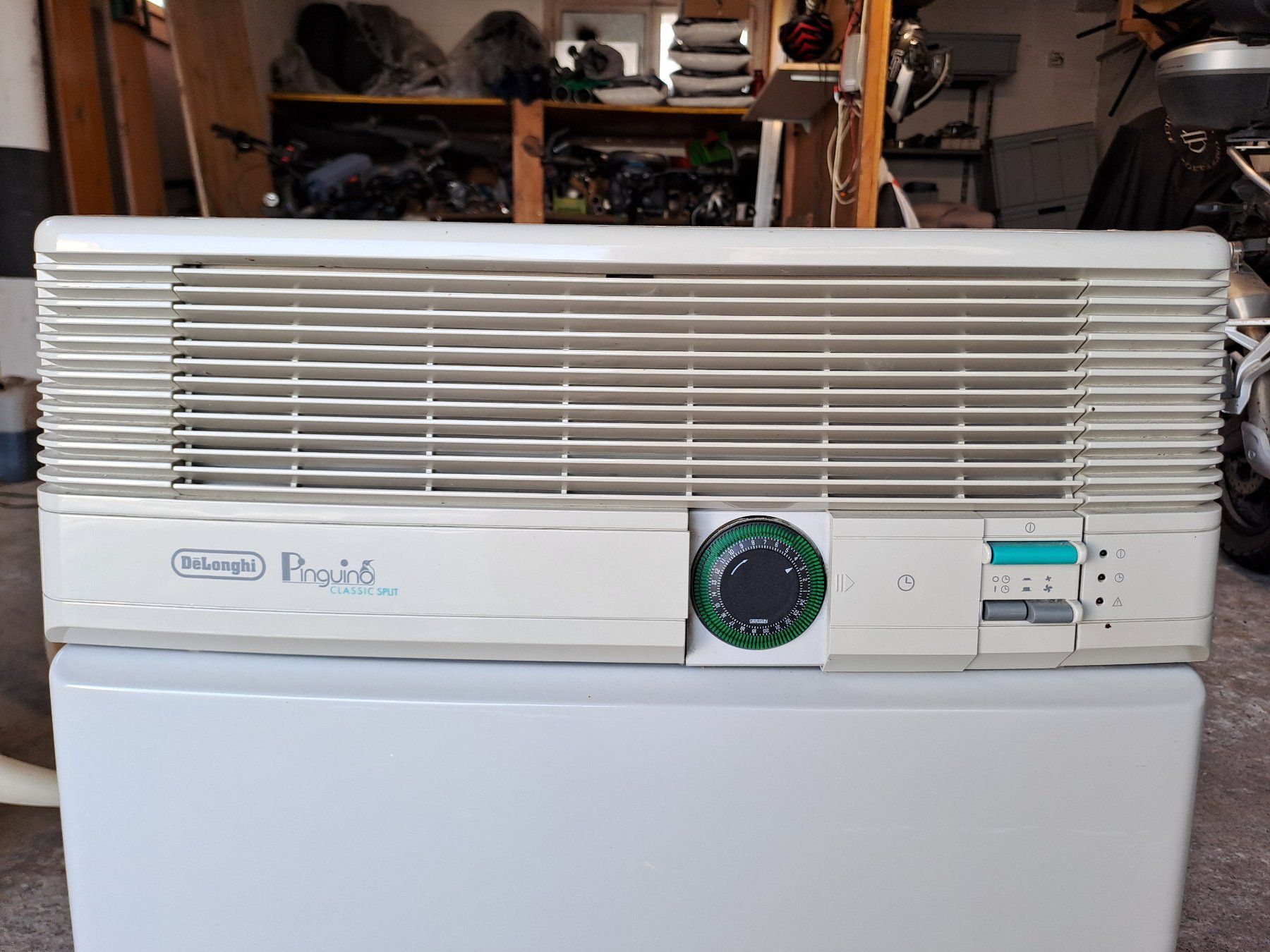 De'Longhi Condizionatori: Mobile Split-Klimaanlage De'Longhi Pinguino – Usato da Burg AG venduto da  2