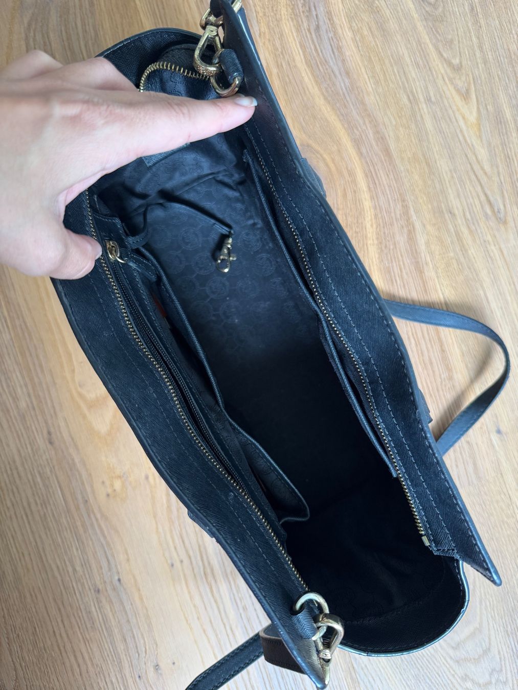 Michael Kors Borse da donna: Michael Kors Handtasche, schwarz – Usato da Triesen venduto da atos87 7