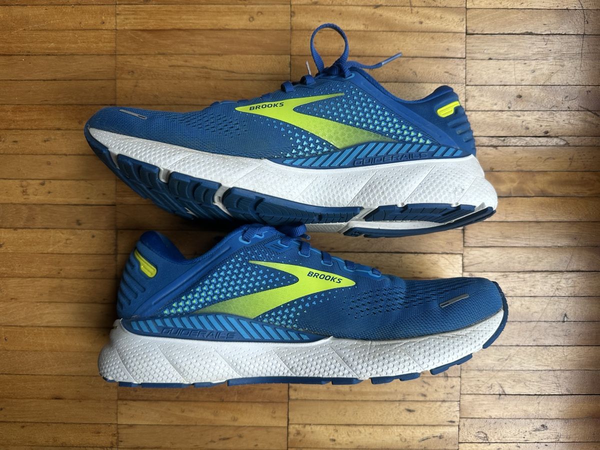 Brooks Adrenaline GTS 22 Laufschuhe blau Grösse 42.5 (D'occasion) à ...