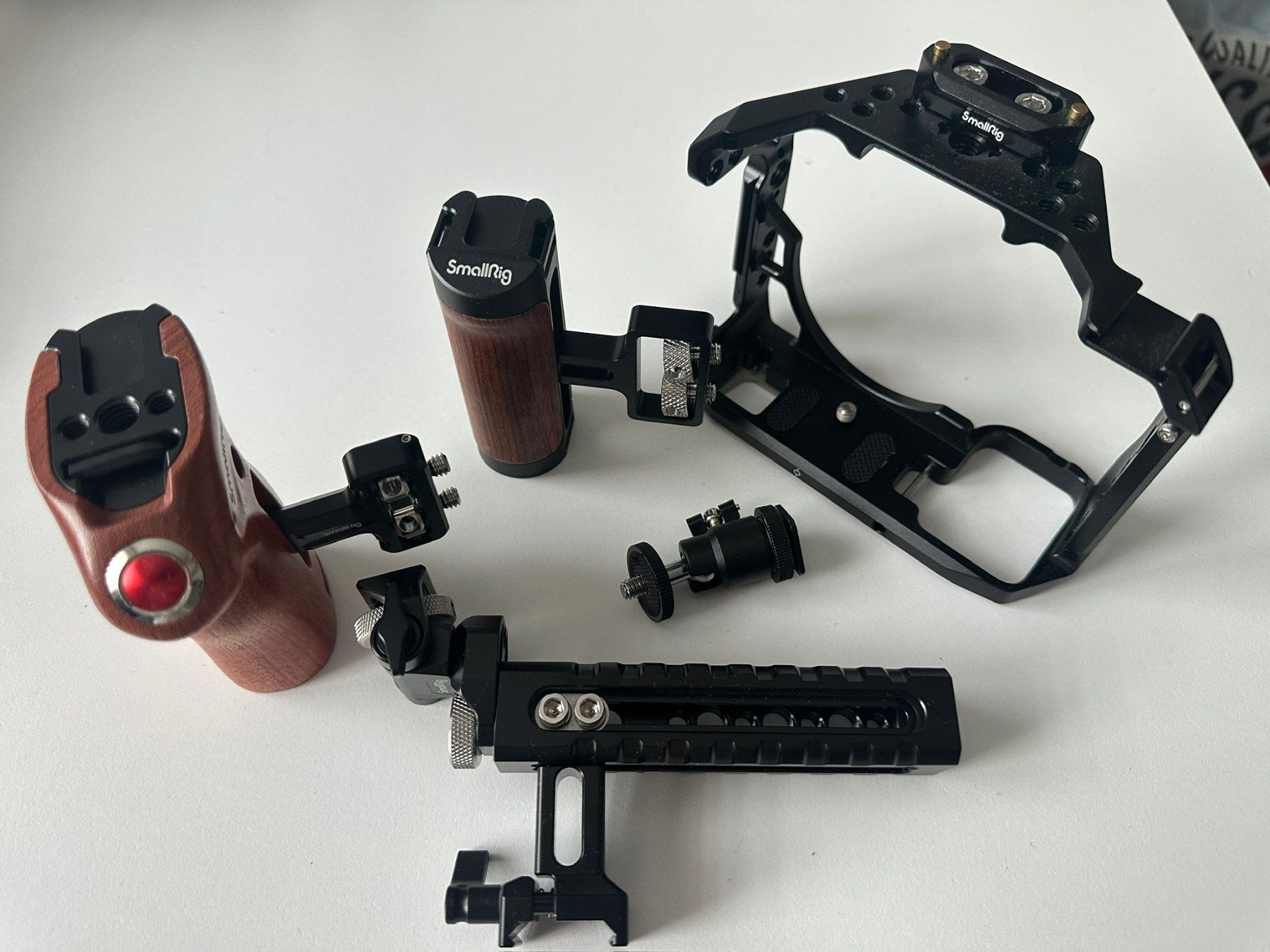 Smallrig Altri Accessori: SmallRig Z CAM E2 Cage Set mit Griffen und Zubehoer – Usato da Kloten venduto da Wharum