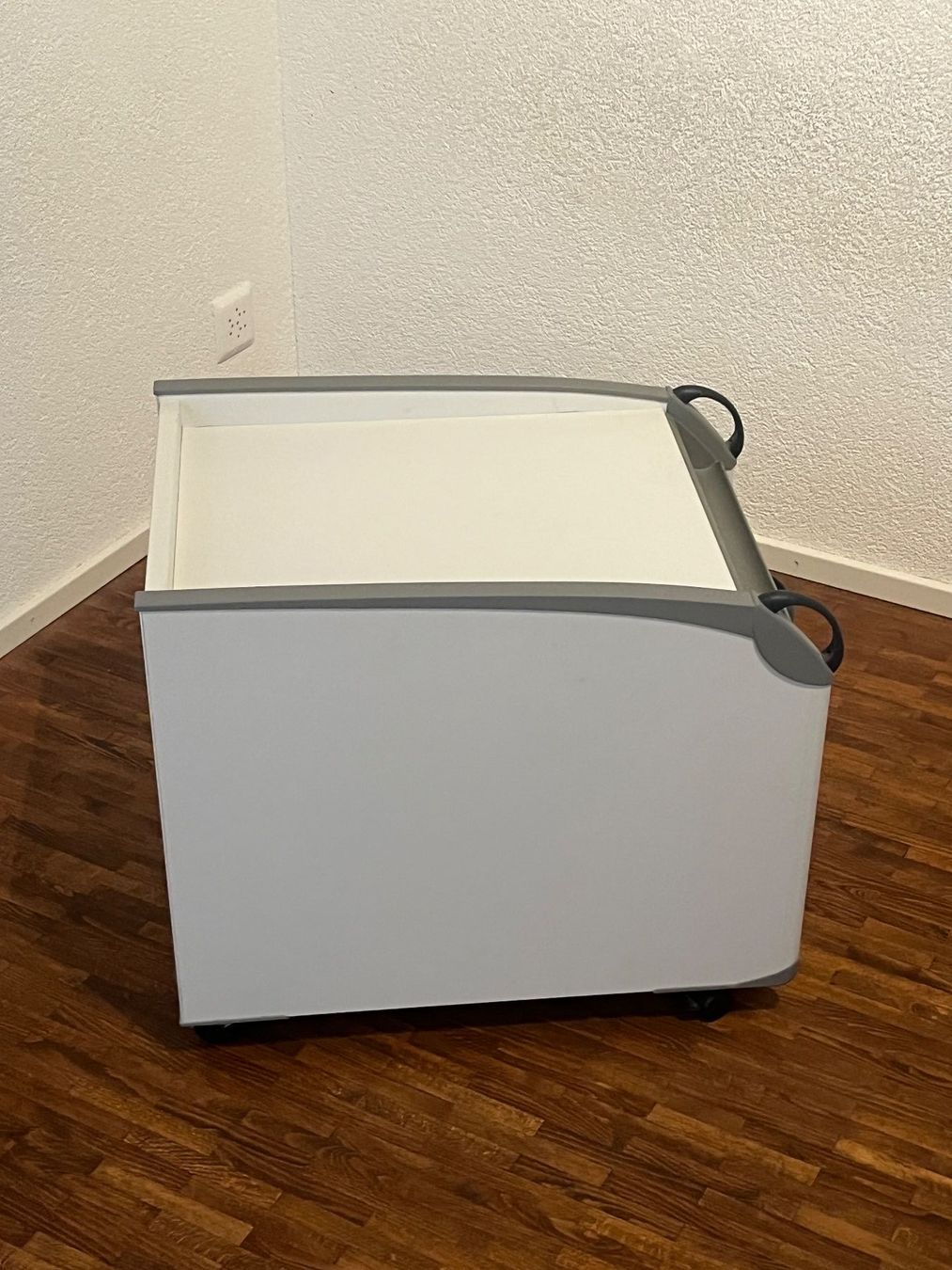 Moll Banconi: Rollcontainer Moll weiss grau mit 3 Schubladen – Usato da Thun venduto da Pfuschi74 1
