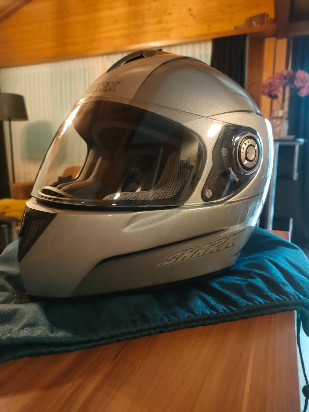 Caschi & visiere: Shark Motorradhelm, Grösse S, Silber – Usato da Reichenbach im Kandertal venduto da lady-aquila