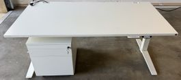 Höhenverstellbarer Schreibtisch weiss mit Rollkorpus