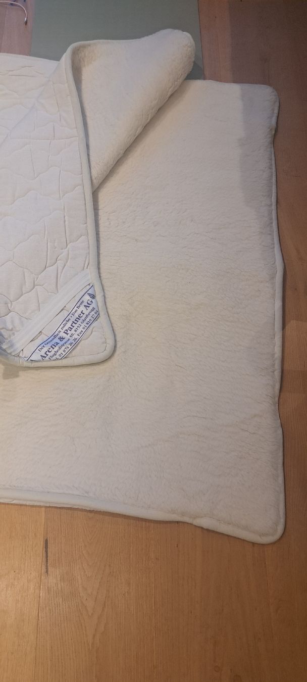 Decken: Bettauflage – Gebraucht aus Chur von Vogama