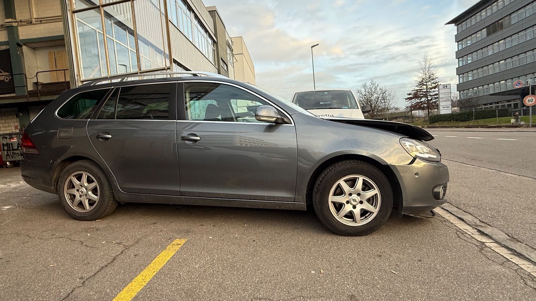 VW Automobili: VW Golf 6 variant Unfall motor läuft – Usato da Glattbrugg venduto da BlitzSale 7