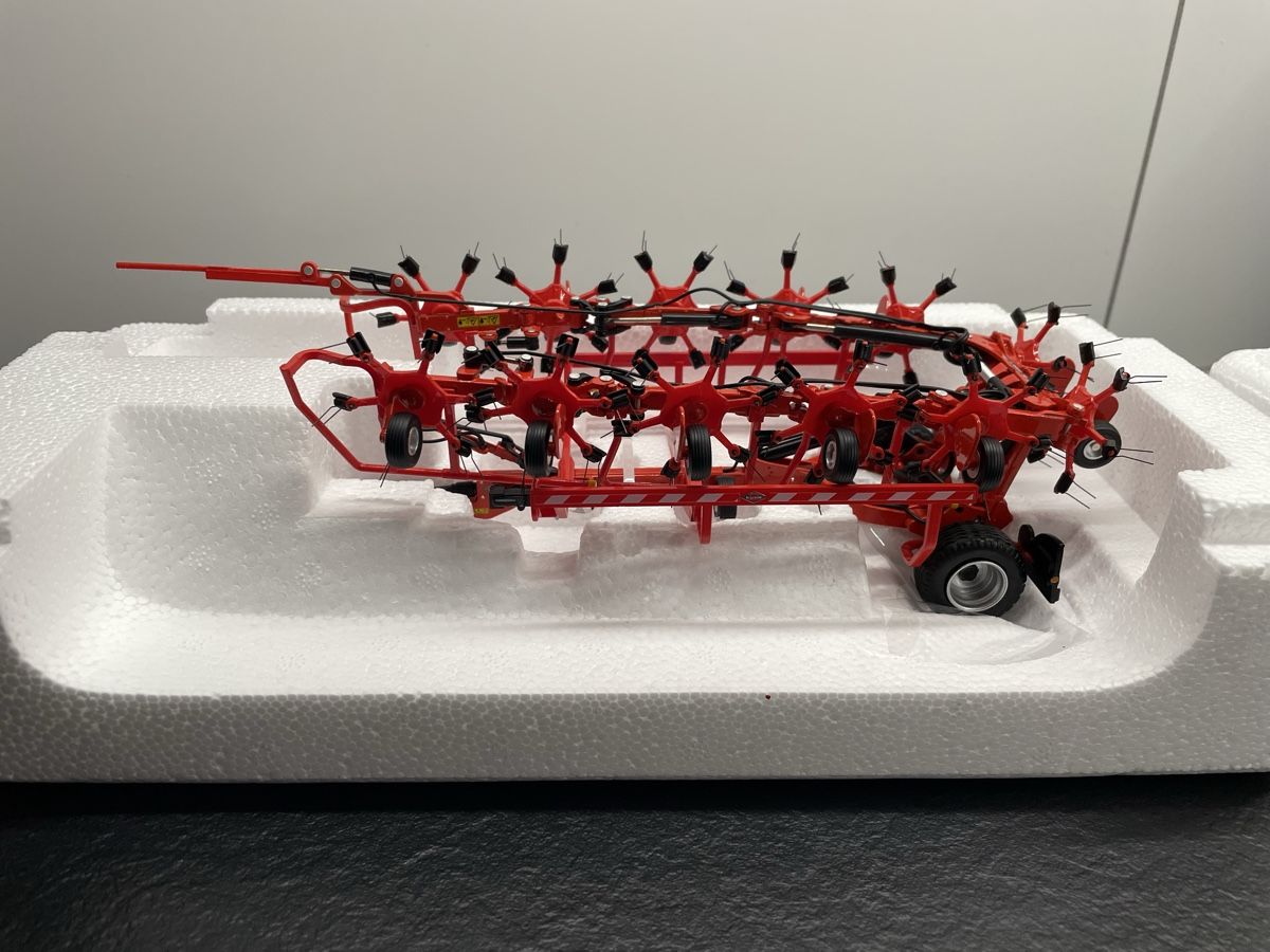 Kit di modellismo & Modellini statici: Kuhn GF 13003 T 1:32 – Nuovo e nell'imballaggio originale da Vionnaz venduto da jul_zx5m 3