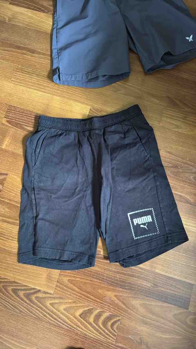 Puma Hosen: Puma Shorts schwarz mit Logo – Gebraucht aus Rüschlikon von norber44
