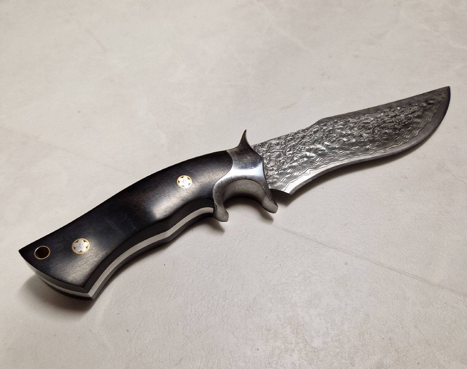 Accessori: Damast Jagdmesser, Neu – Nuovo e nell'imballaggio originale da Dorf venduto da Messer-Schweiz 1