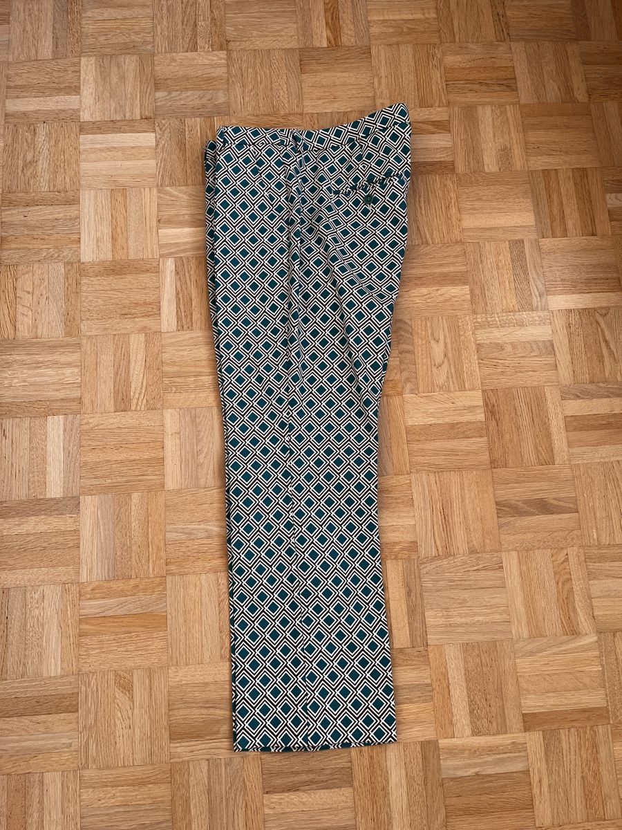 Max Mara Pantaloni: Hose Weekend MaxMara Capri Flare Gr. 40 – Usato da Zürich venduto da Kleanthy 6