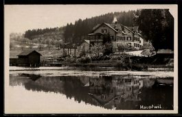 Foto-AK Hauptwil, Gebäude und Bootshaus am See mit Spiegelun