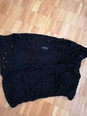 Schwarzes Sommer-Shirt mit Lochmuster, Grösse M, TOP!