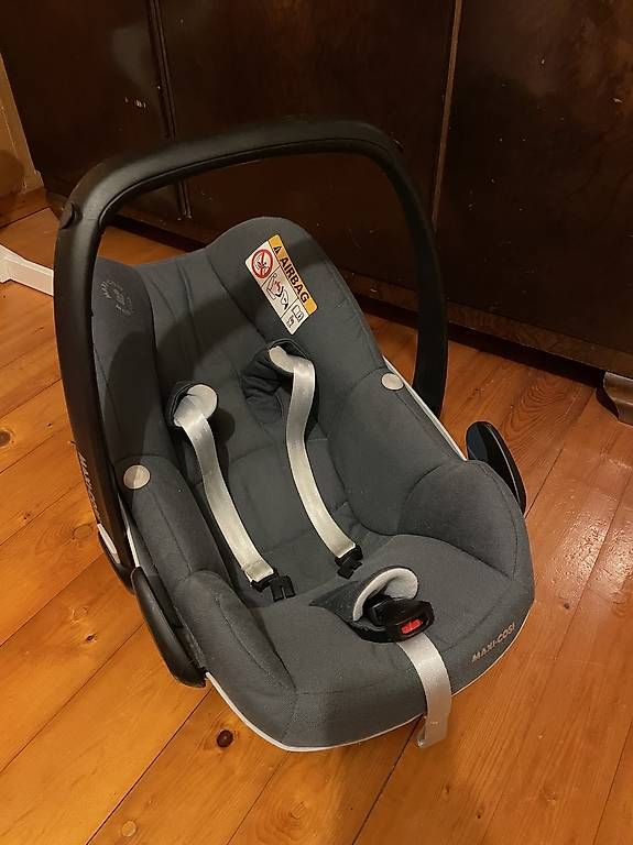 Maxi-Cosi Seggiolini per auto: Maxi-Cosi Isofix-Base mit Babyschale – Usato da St. Gallenkappel venduto da Comet05 2
