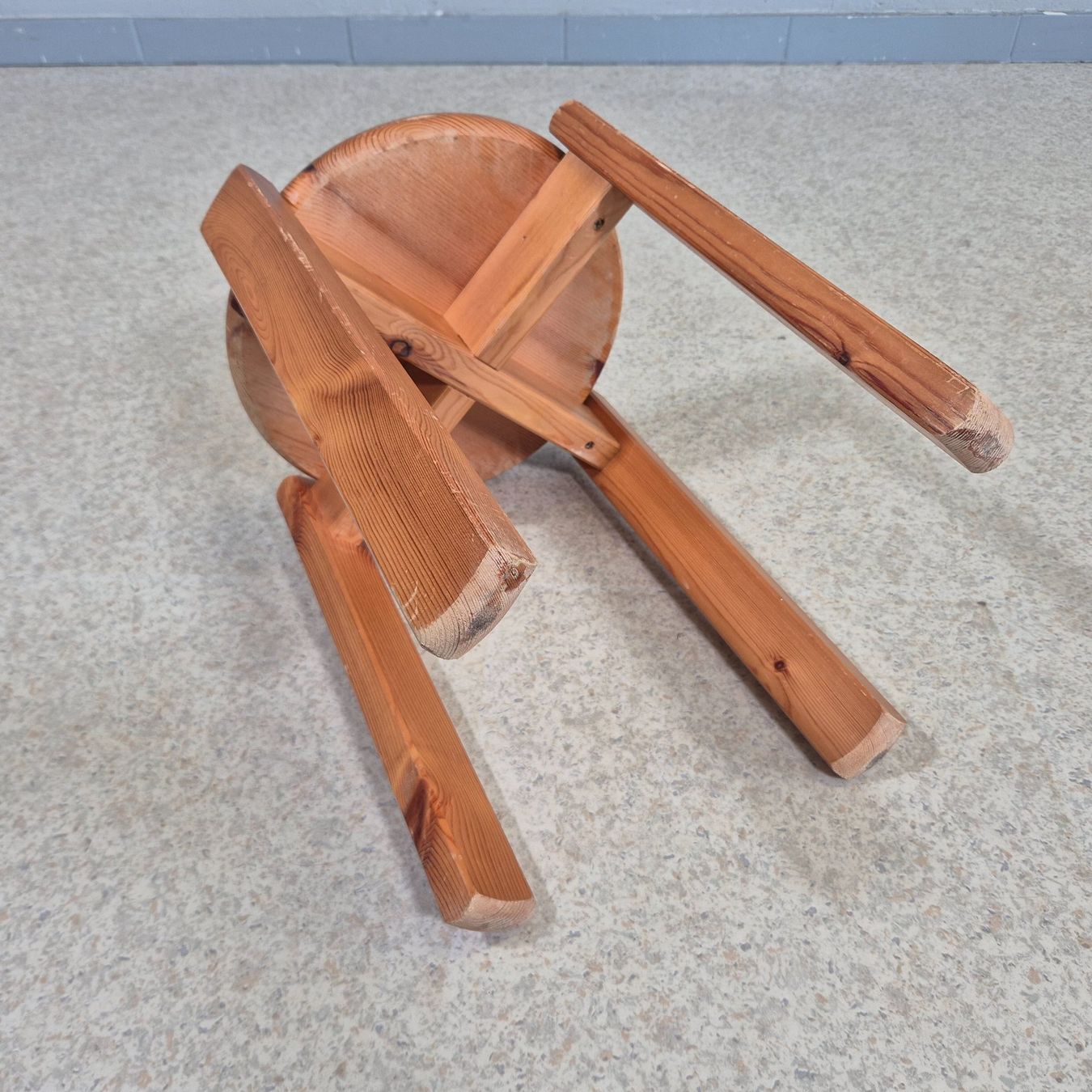 Hocker: Stapelhocker Holzhocker Hocker Höcker Massivholz – Gebraucht aus Nottwil von Wondewa-Shop 2