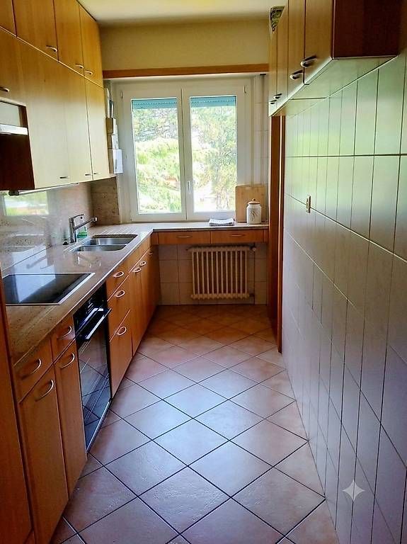 Cuisines complètes: A donner cuisine complète modulable en bois, plan en granit – D'occasion à Pully par chi_p2rq