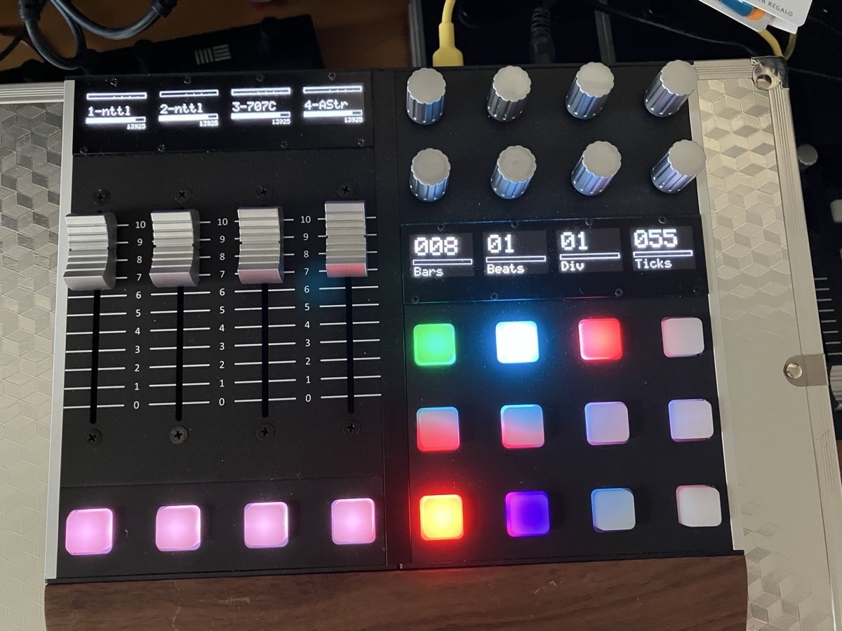 Platines de mixage: MakePro X control surface (MCU and others) – D'occasion à Birsfelden par GordyB 3