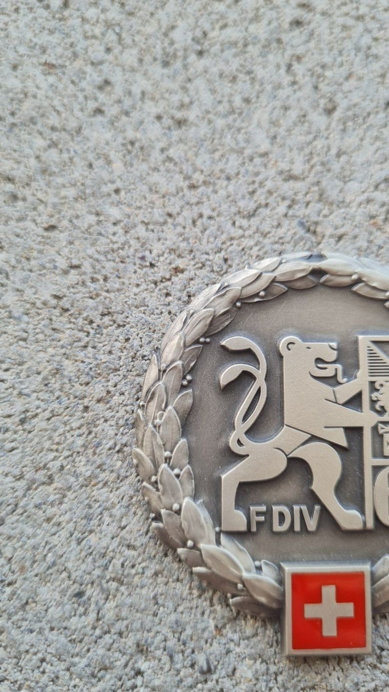 Medaglie: CH Armee / Béret / Emblem / Felddivision 6 / Béretemblem – Usato da Safenwil venduto da Husqi2000 1