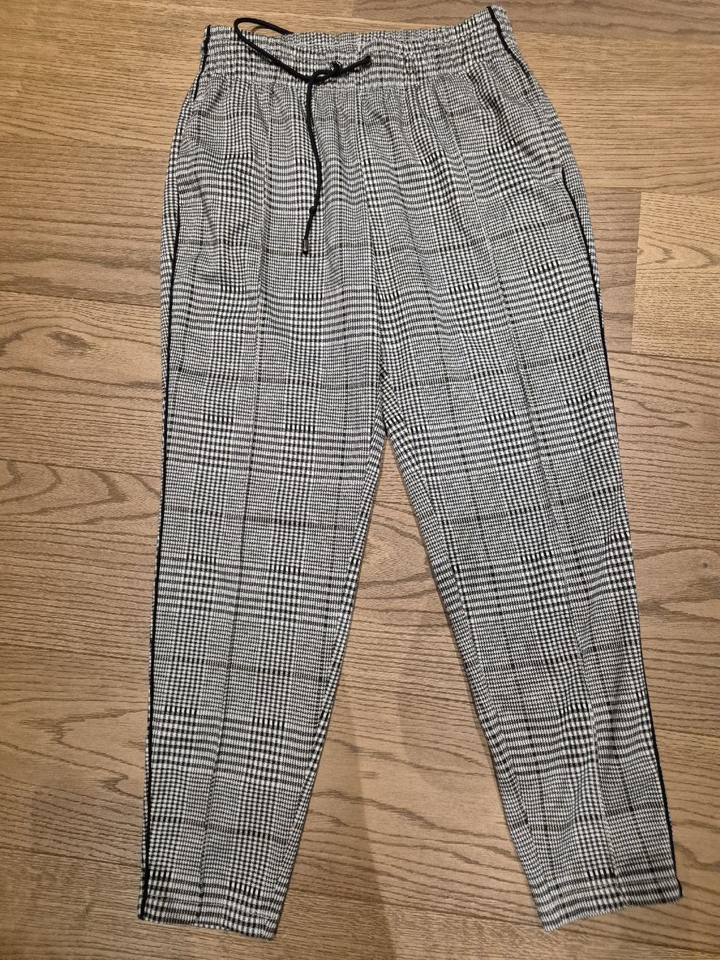 C&A Pantaloni: C&A Hose, Gr. 38, Karomuster, Top Zustand – Nuovo (secondo la descrizione) da Unterägeri venduto da Idecurtins
