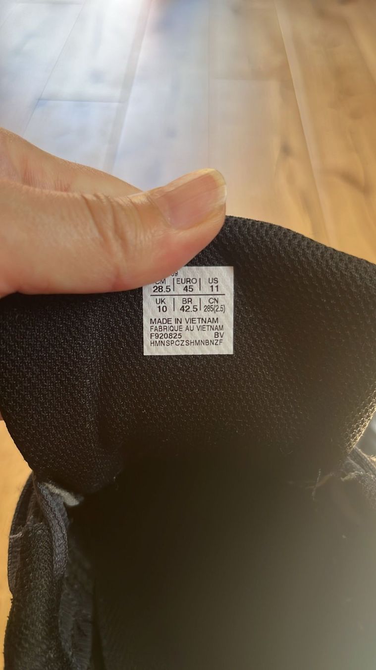 Asics Chaussures hommes: Asics Gel-NYC Graphite Grey/Black Gr.45 – D'occasion à Neuhausen par Rue_Trouvaille 4