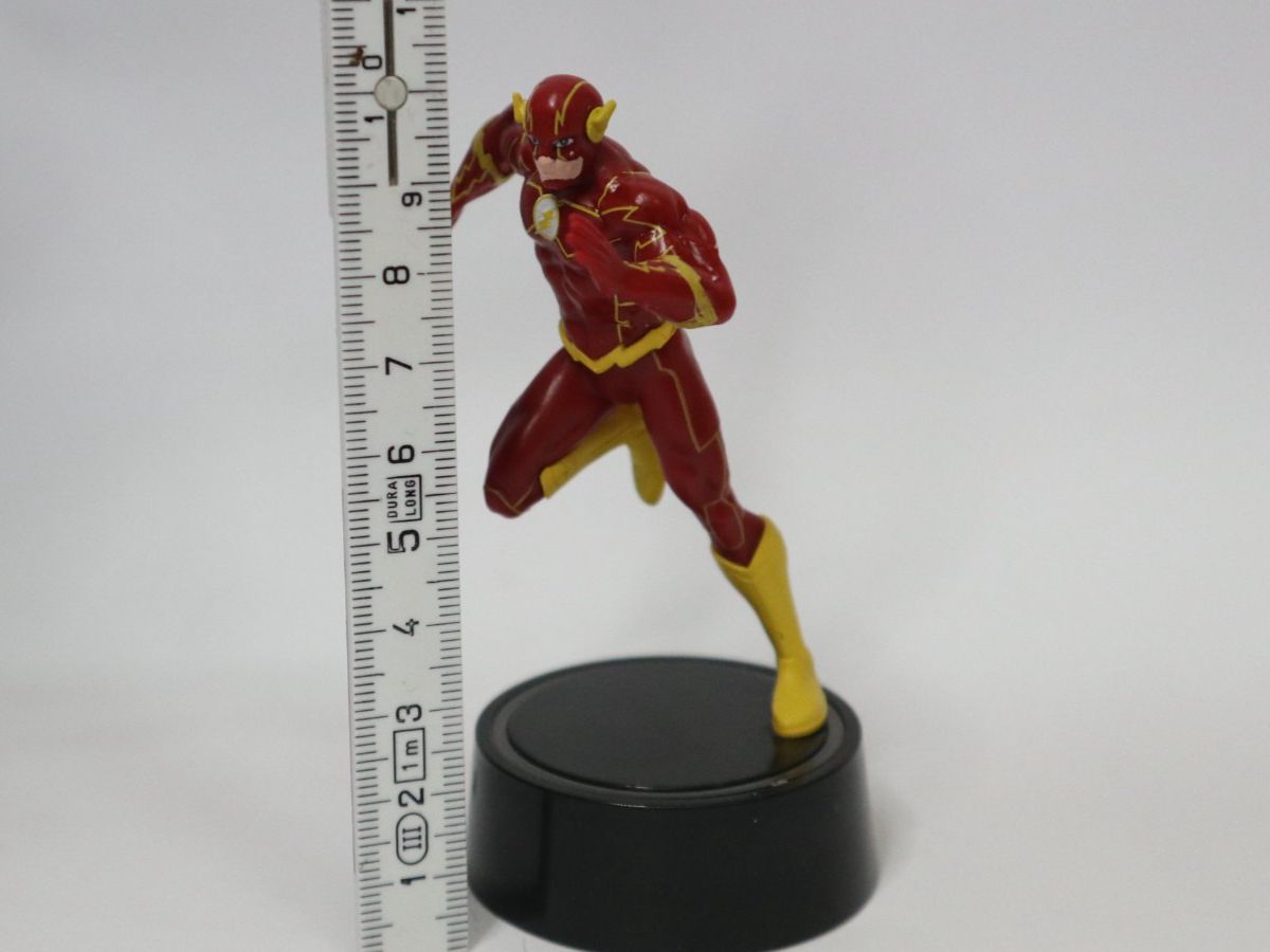 Marvel Figurines: DC The Flash Figur mit leucht Emblem neu – Neuf avec emballage d'origine à Eschenbach SG par Astalavista 4