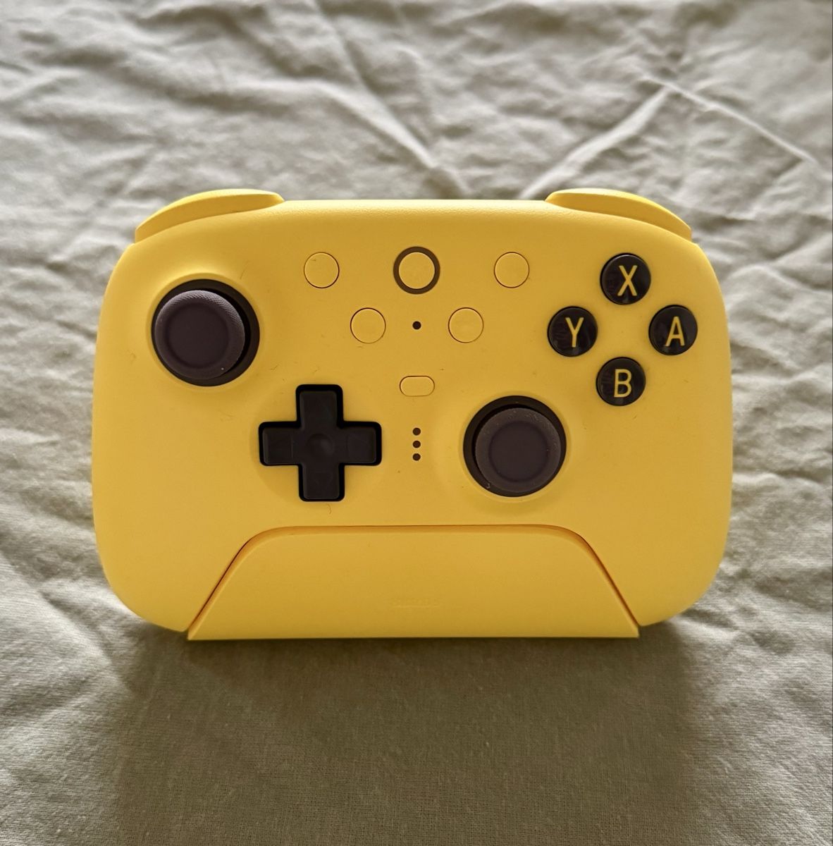 8BitDO Controller: 8BitDo Ultimate 2 Bluetooth Controller - Yellow - Switch 1/2 – Neu (gemäss Beschreibung) aus Dübendorf von tom_fy5q