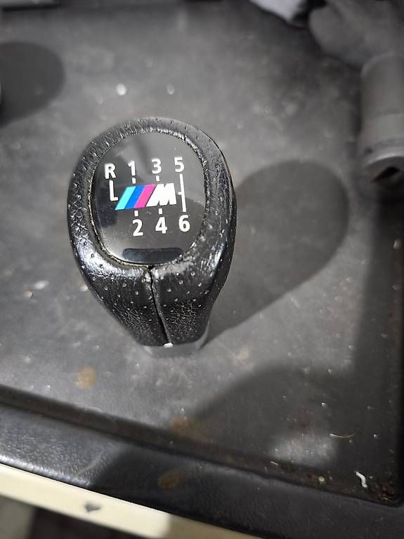 Tutti pezzi di ricambio auto: BMW E46 Schaltknauf zu verkaufen  – Usato da Zihlschlacht venduto da rad_vvm9
