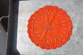 Oranges Farbiges Häkel Deckchen, 28 cm,