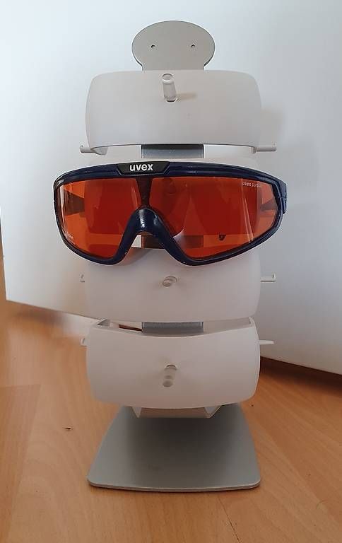 Autres décorations & accessoires: Brillenständer von Adidas  – D'occasion à Reinach BL par Cry69