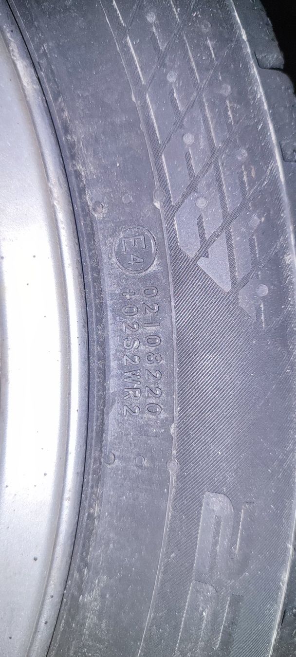 Nokian Pneumatici & Ruote complete: 4 Winterpneu mit Felgen – Usato da Bettwiesen venduto da rgr_7cr6 6