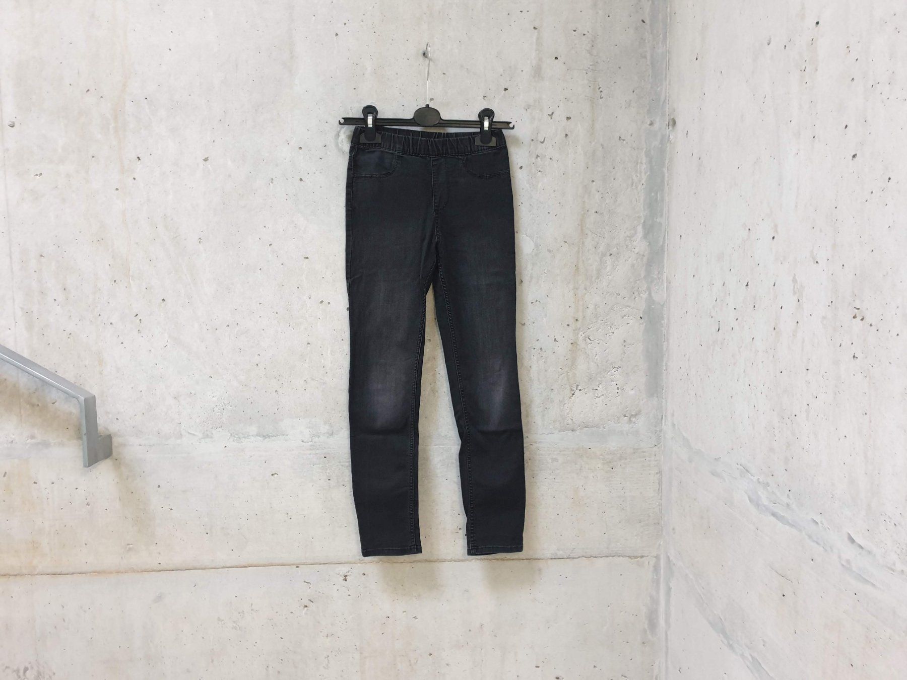 H&M Calze & Collant: Jegging H&M, noir craie, basic, fille, taille 134 – Usato da Fribourg venduto da fripons