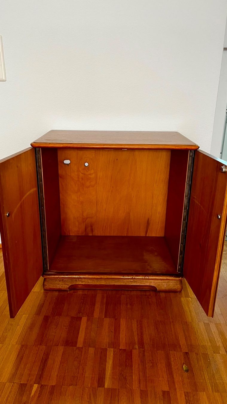Cassettiere: Vintage Holz- Kommode mit 2 Türen – Usato da Münchenstein venduto da sil_h6c9 2