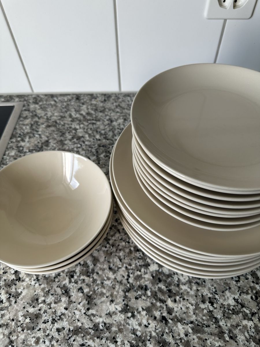 Ikea Services de table: IKEA Tableware Set in Beige – D'occasion à Effretikon par lisaxbeusch 1